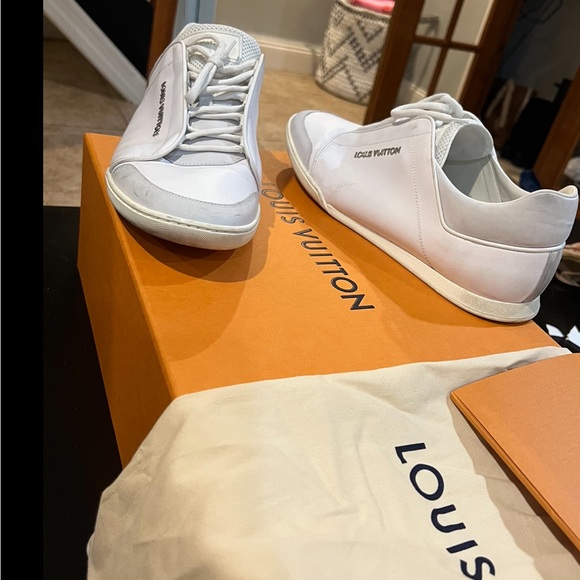 Louis Vuitton sneakers worn 2 times, in mint condition, comes with everything - Picture 3 of 7
